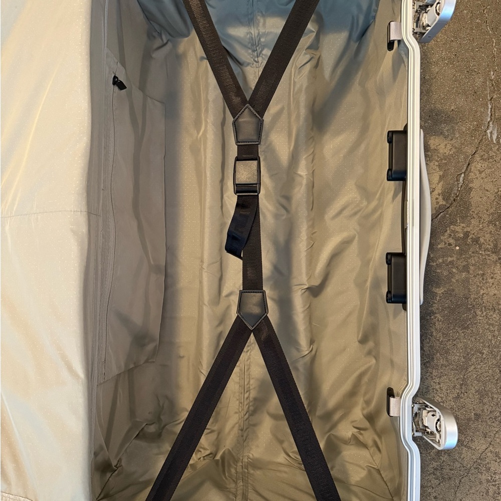 Monos Trunk Silver Hard Shell Suitcase - Picture 7 of 15